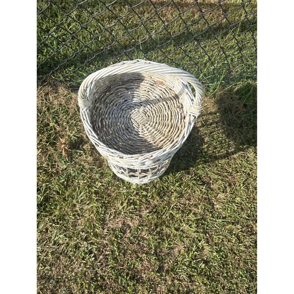 Vintage White Wicker Tiered Basket Stand Shabby Chic 2-Tier Woven Handle Decor